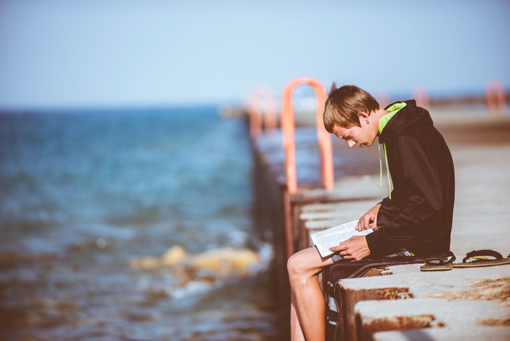 Examining Australian queer young adult fiction: there’s not enough queer in AusQueerYA