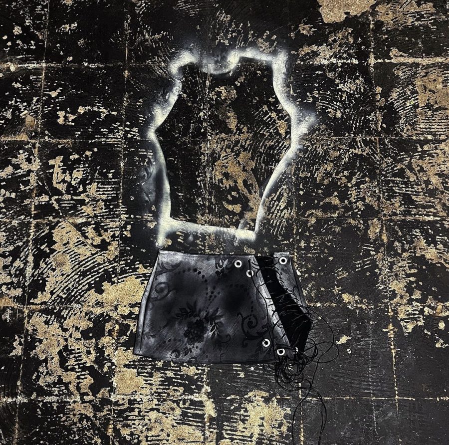 Silhouette of an outfit spray-painted on the floor.